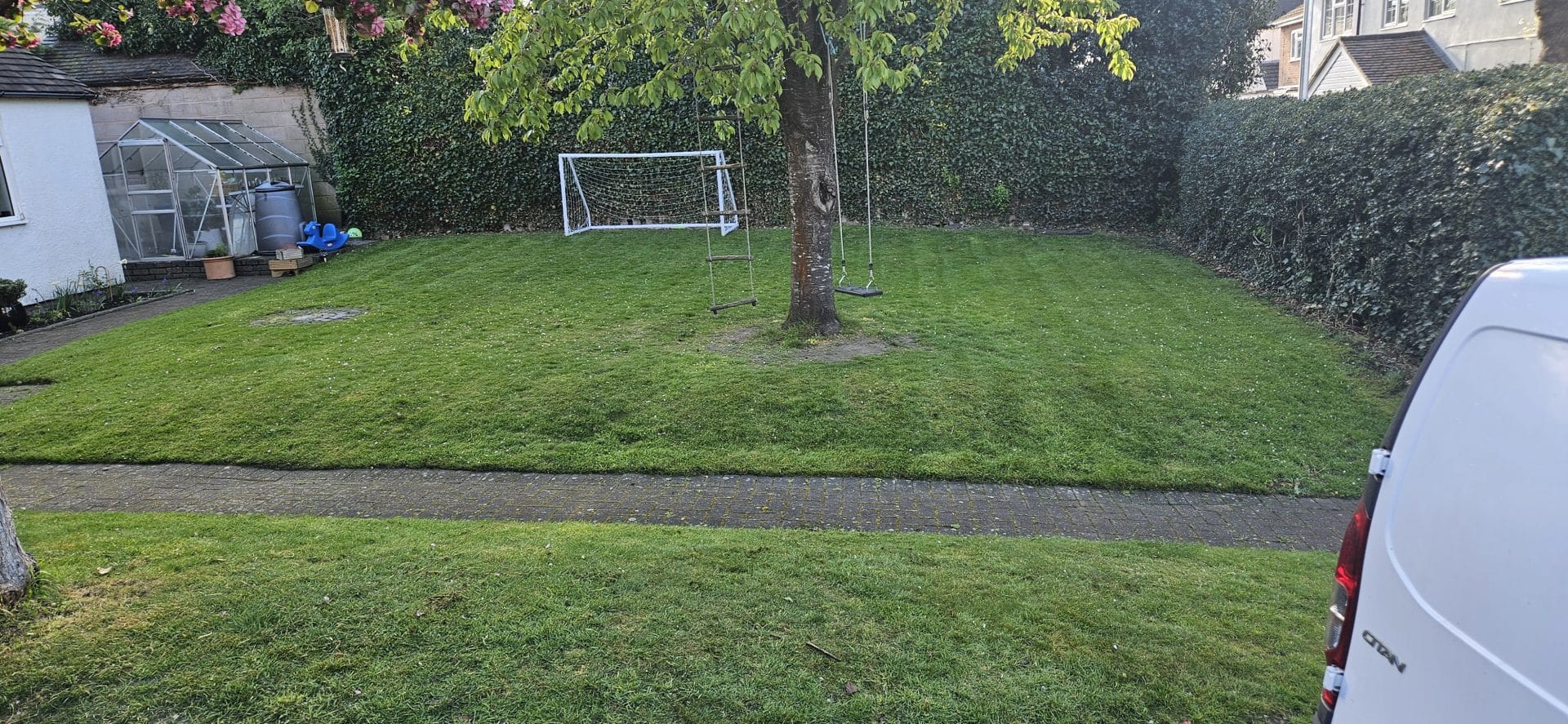 professional garden maintenance Worcester