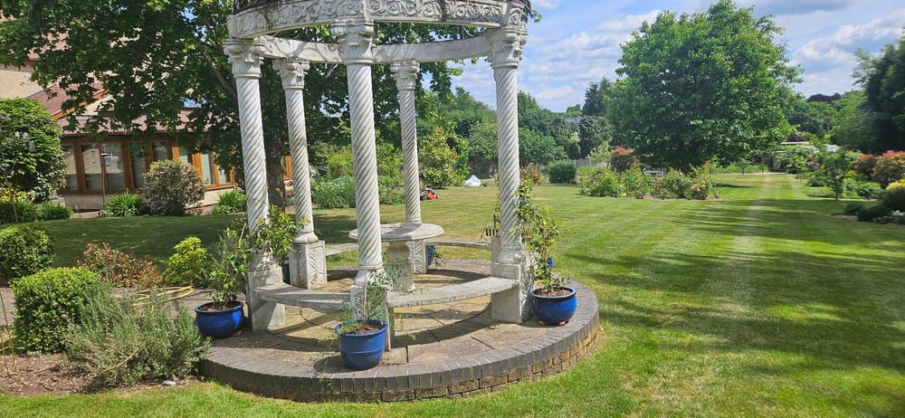 professional garden maintenance Worcester