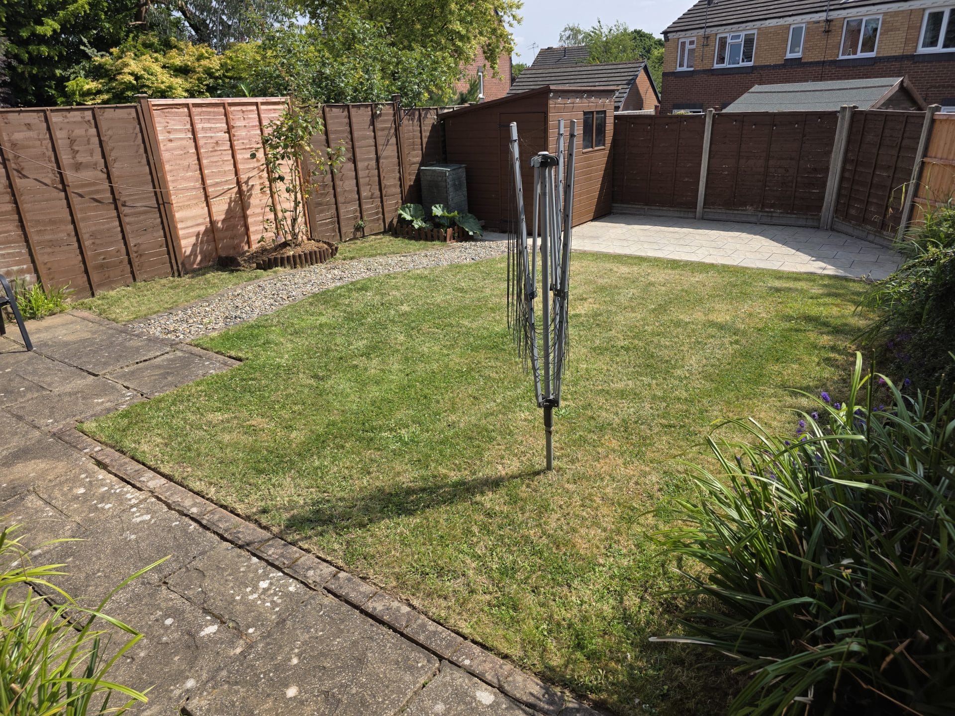 Garden fencing Worcester – spacious lawn with wooden boundary fence.