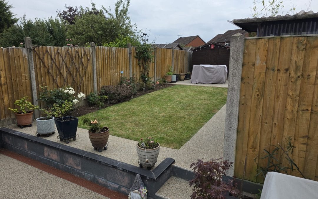 Wooden vs Composite Fencing: Which is Better for Your Garden?